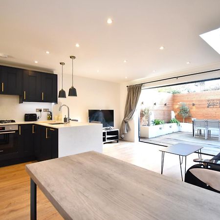 Stunning 2 Bed Apartment ลอนดอน ภายนอก รูปภาพ