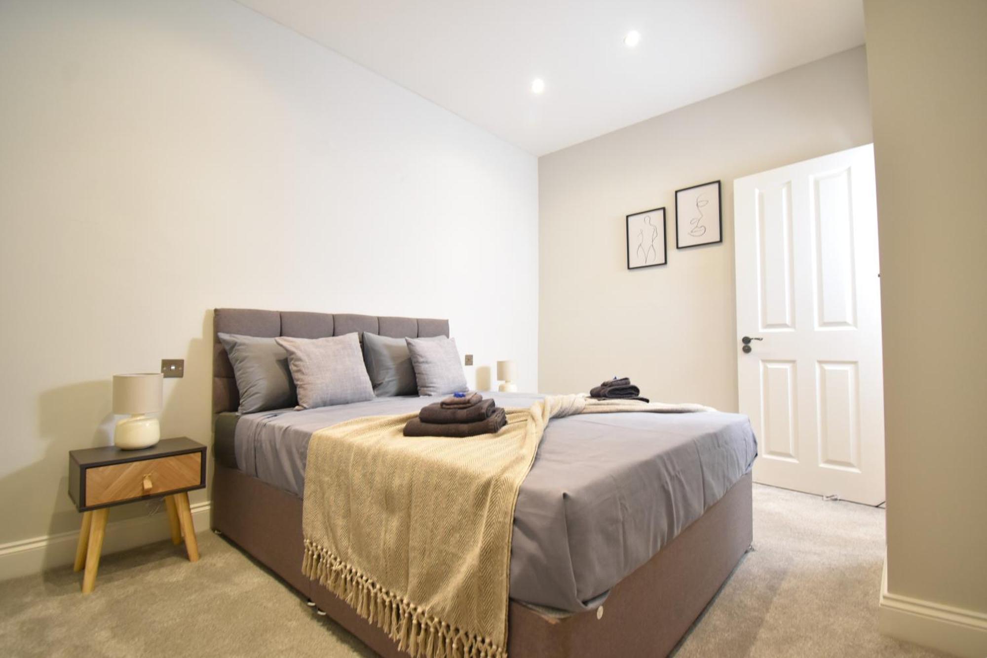Stunning 2 Bed Apartment ลอนดอน ภายนอก รูปภาพ