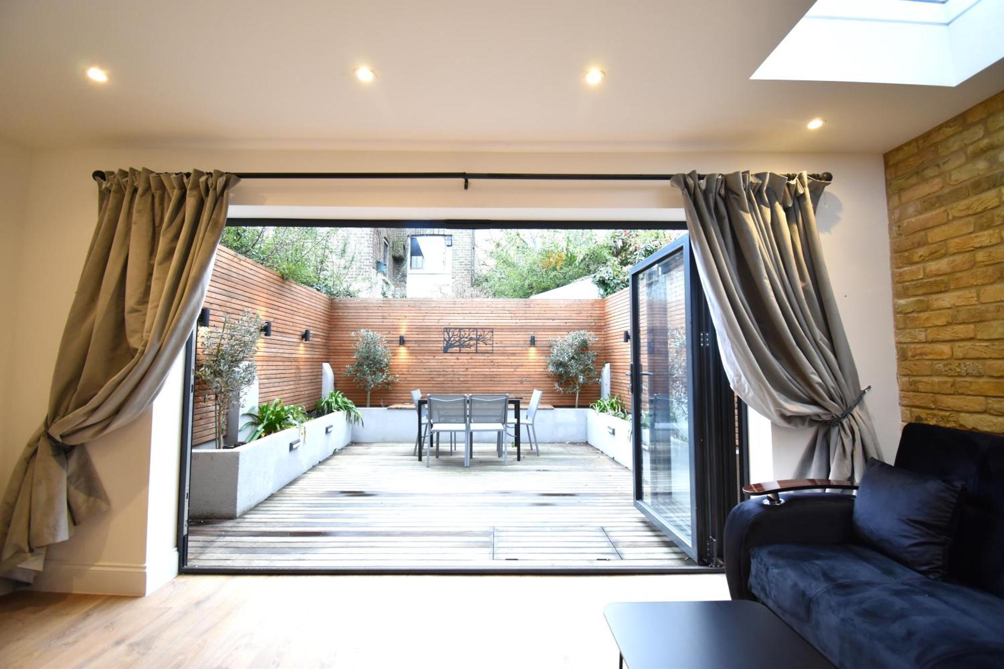 Stunning 2 Bed Apartment ลอนดอน ภายนอก รูปภาพ