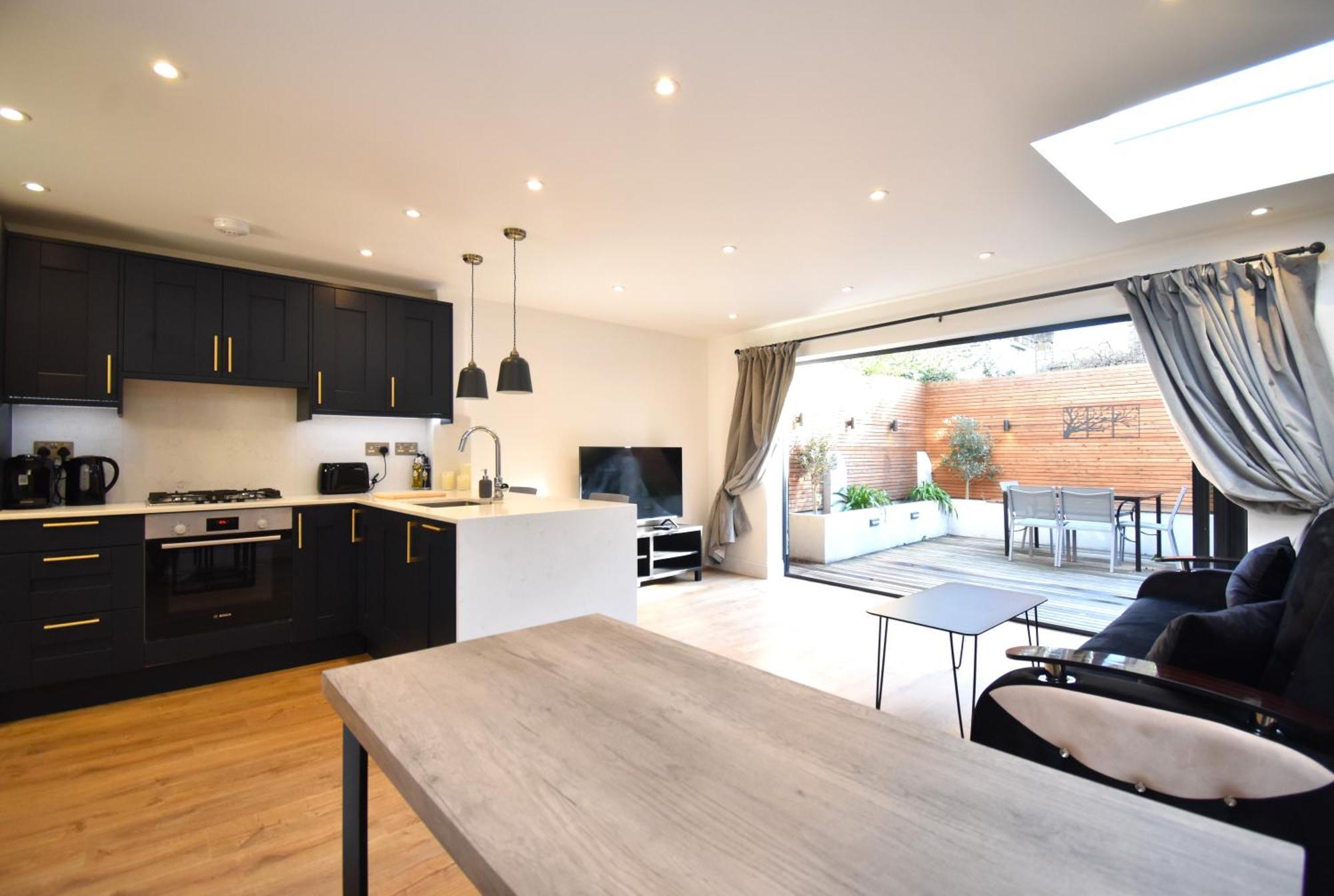 Stunning 2 Bed Apartment ลอนดอน ภายนอก รูปภาพ